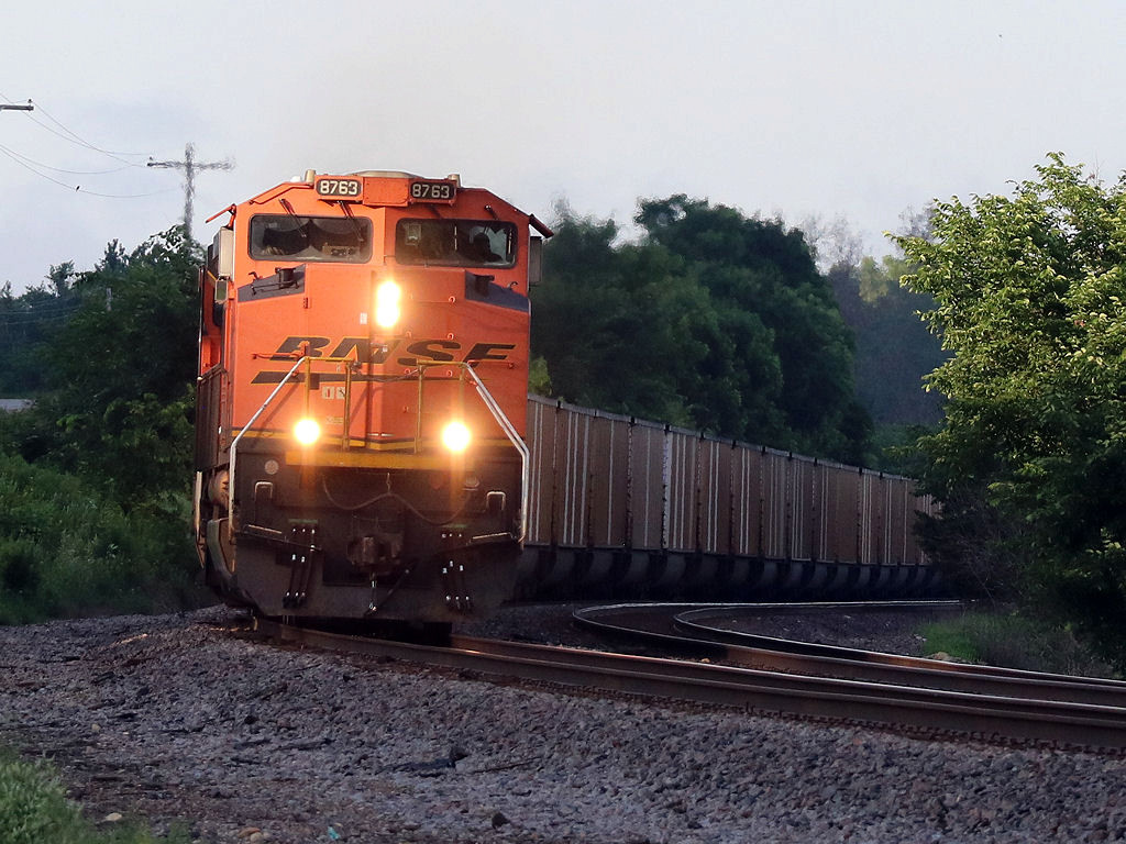 BNSF 8763